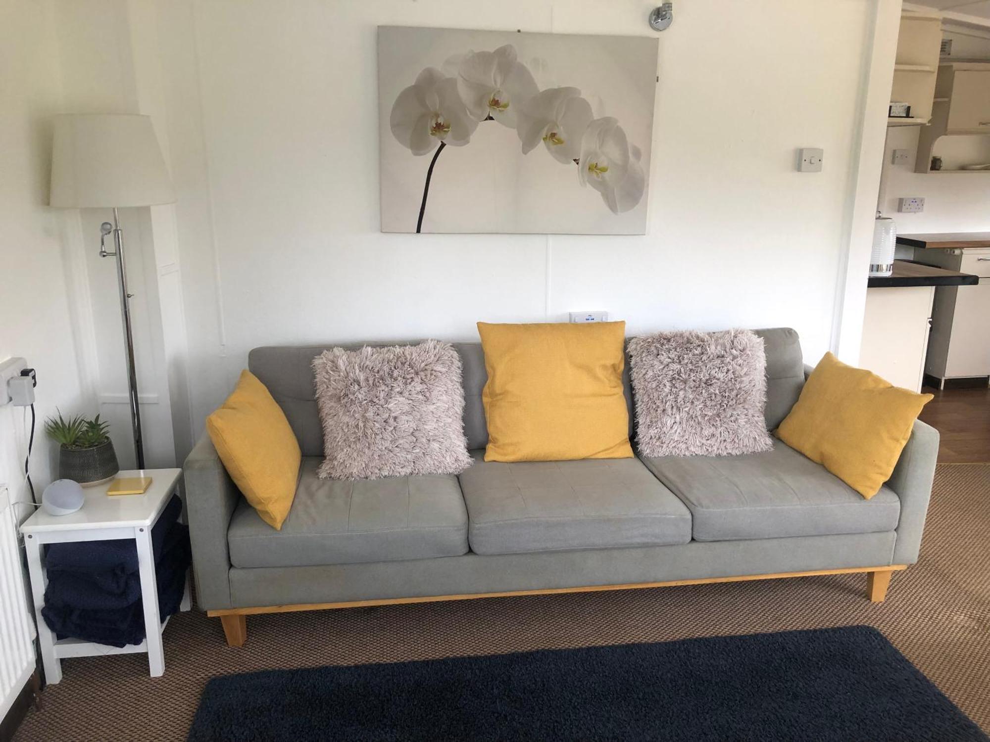 5f Stanley Lodge, Caer Beris, - No Tradesman *