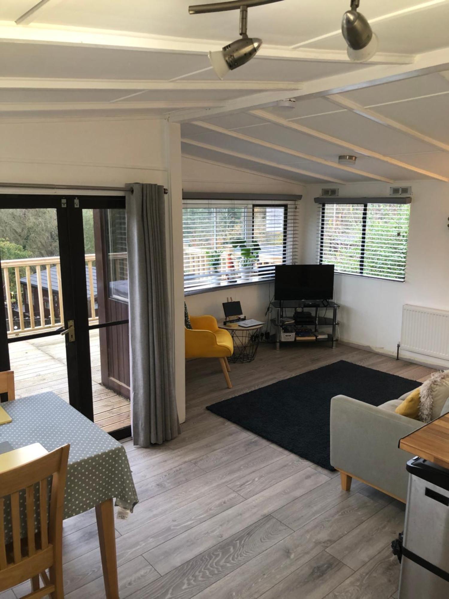 5f Stanley Lodge, Caer Beris, - No Tradesman