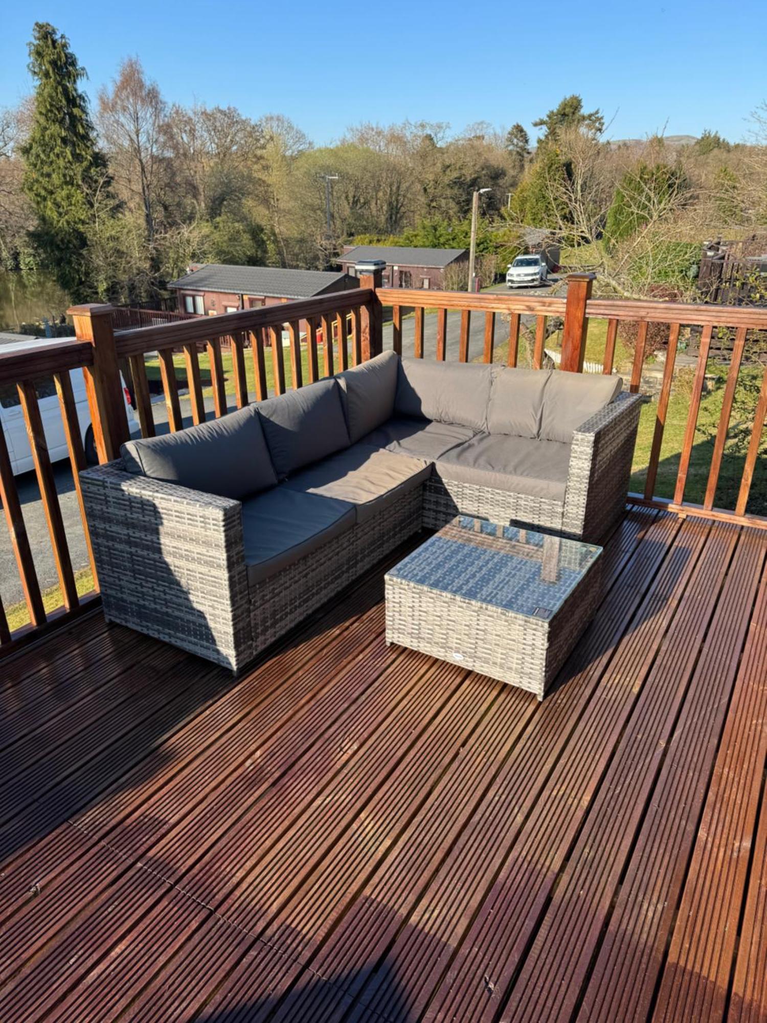 5f Stanley Lodge, Caer Beris, - No Tradesman *
